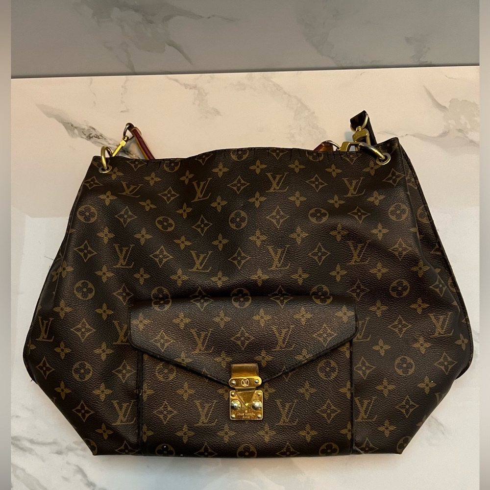 Authentic Used Louis Vuitton Purse